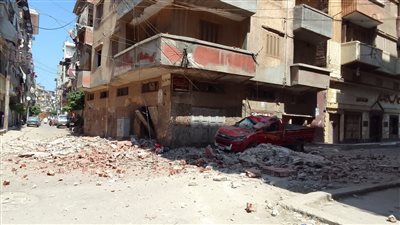 انهيار شرفة عقار دون إصابات في دمياط.. وقوات الأمن تفرض كردونا أمنيا بمحيط الواقعة