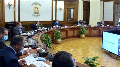 رئيس الوزراء يتابع الموقف التنفيذي لعدد من المشروعات القومية