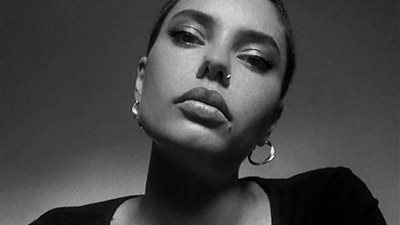 خدرتها ليلة رأس السنة.. لبنانية تتهم فنانة مصرية باغتصابها بالاشتراك مع موسيقى فلسطيني