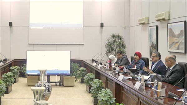 اجتماع الدكتور خالد