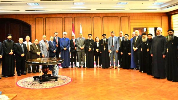  الأمين العام لمجمع