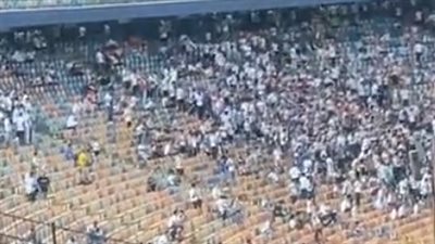 اللي هيلوي بوزه الزمالك مش هيعوزه.. هتافات نارية من جماهير الأبيض في مباراة سيراميكا كليوباترا | بث مباشر