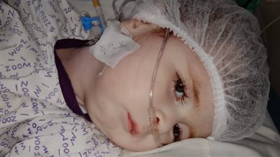 تعاني من التهاب رئوي وضعف بالتنفس.. والد الطفلة حبيبة يستغيث بالمسؤولين لعلاج ابنته من ضمور العضلات الشوكي