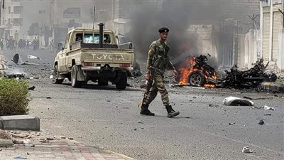 مصرع 5 أشخاص وإصابة آخرين في استهداف مسؤول أمني بالعاصمة اليمنية عدن 