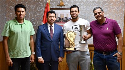 وزير الرياضة يستقبل لاعب الإسكواش مصطفى عسل بعد تتويجه ببطولة العظماء الثمانية