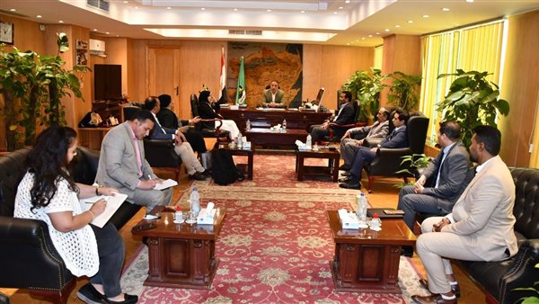 محافظ الفيوم يلتقي