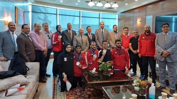 بععثة الكاراتيه بالمطار