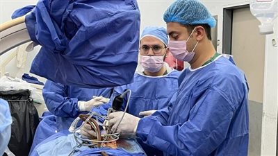 نجاح أول جراحة في العمود الفقري بالمنظار داخل مستشفي الهلال