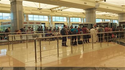 بعد توقف عامين بسبب جائحة كورونا.. طوارئ بميناء سفاجا لسفر عمالة الحج| صور