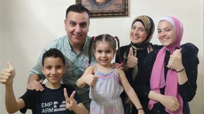 ترسيخًا للقيم الإيجابية.. عيلة موحة أشهر أسرة على السوشيال ميديا: محتوانا الديني قربنا من بعض