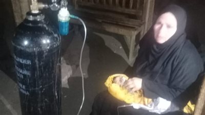 طردوه من الحضّانة علشان الفلوس فمات في حضن أمه.. تفاصيل وفاة رضيع أمام أحد المستشفيات بـ بني سويف