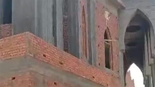 إصابة 3 عمال سقطوا