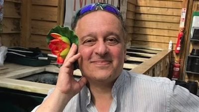 المسعف امتنع عن نقله إلى المستشفى.. وفاة بريطاني بالسالمونيلا بعد تناول بيضة كيندر