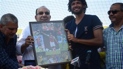 خلال زيارته للناشئين.. محمد النني: أنا لعبت في منتخب مصر من المقاولون العرب 