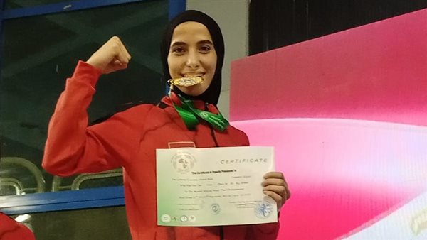 الطالبة يمنى عياد