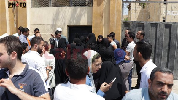 اهالي واقارب المجني