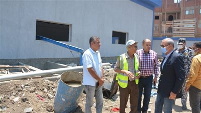 محافظ القليوبية يتفقد مشروعات قطاع المياه والصرف الصحي والطرق والصحة
