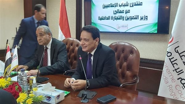 وزير التموين علي