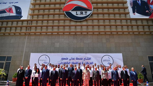 الرئيس السيسي يفتتح