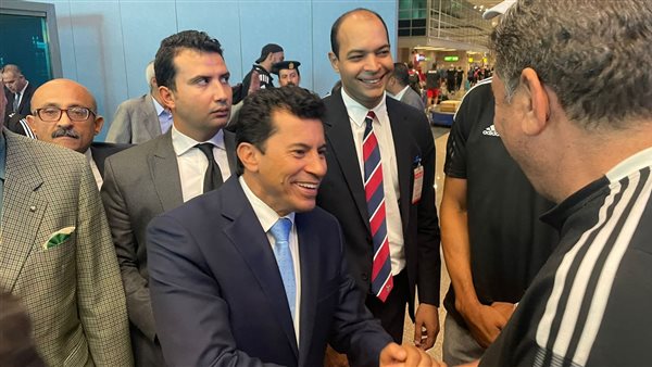 أشرف صبحي يستقبل