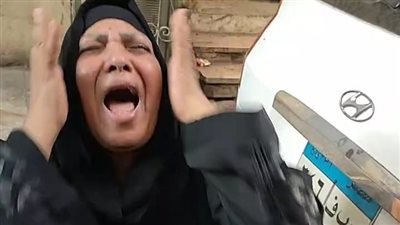 انهيار والدة المذيعة شيماء جمال خلال تسلم جثمانها: كانت بتقوله سيبني يا أيمن ولكنه مرحمهاش ودفنها حية │ بث مباشر