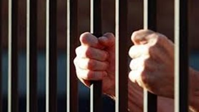 حبس عاطلين لتعديهما بأسلحة نارية على شخص بقليوب