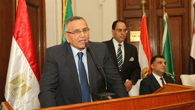 رئيس الوفد يطالب بإضافة اسم الرئيس السيسي في الدستور مع زعماء مصر