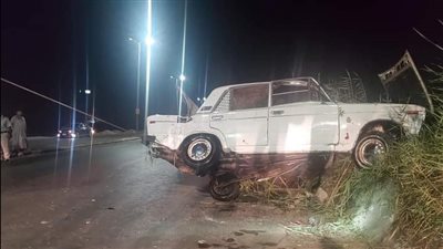 إصابة 3 أشخاص إثر انقلاب سيارة ملاكي على الطريق الصحراوي الغربي بقنا