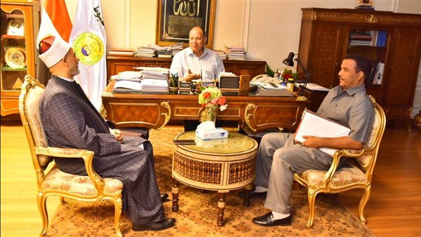 اجتماع محافظ أسيوط