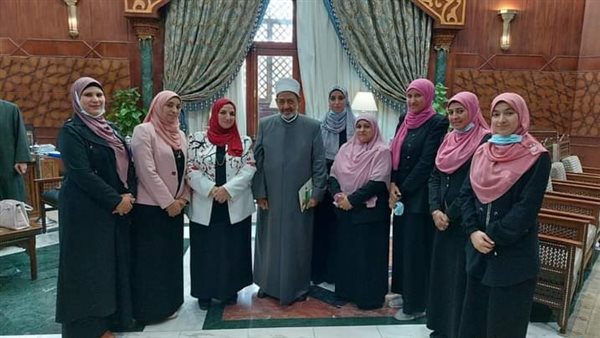 الإمام الأكبر يلتقي