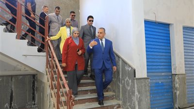 محافظ سوهاج يتفقد أعمال التشطيبات النهائية لمشروع إنشاء السوق الحضري بـ مدينة ناصر | صور