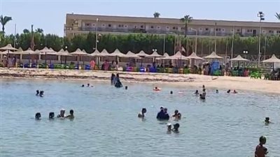 توافد المواطنين على شواطئ الغردقة هربا من ارتفاع درجات الحرارة | بث مباشر 