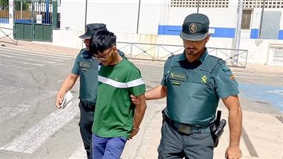 إسبانيا تلقي القبض على بريطاني هدد بقنبلة كاذبة على متن طائرة 