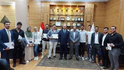 رئيس جامعة بنها يكرم الطلاب الفائزين في المسابقات الدولية والمحلية