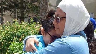 انهيار وإغماءات أمام لجان الفيزياء بالثانوية العامة.. والطلاب: كان في مستوى نيوتن وفيه سؤال غلط