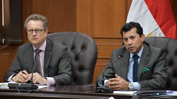 وزير الرياضة مع رئيس