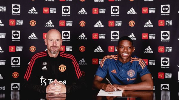 مانشستر يونايتد يتعاقد