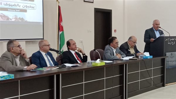 جانب من الندوات