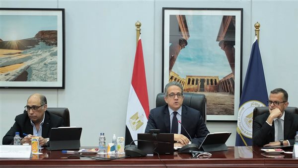 وزير السياحة 