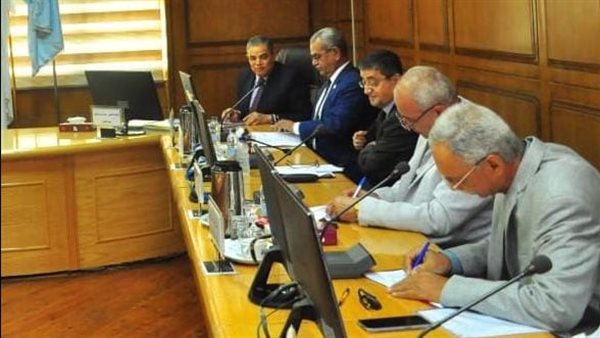 لجنة اختيار عميد