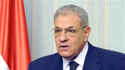 مصدر: المهندس إبراهيم محلب خرج من المستشفى وفي مكتبه يمارس عمله