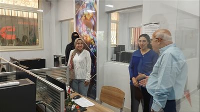 محافظ بورسعيد يجري جولة بالديوان العام لتهنئة الموظفين بعيد الأضحى | صور 