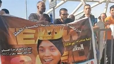 بعد حصولها على ذهبية رفع الأثقال.. أسرة البطلة نعمة سعيد تستقبلها بمطار القاهرة | بث مباشر 