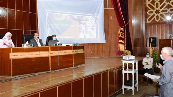 محافظ أسوان