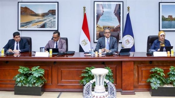 اجتماع وزير السياحة