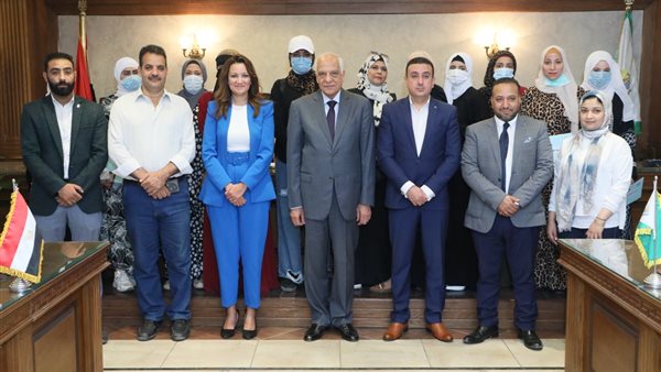 محافظ الجيزة يسلم