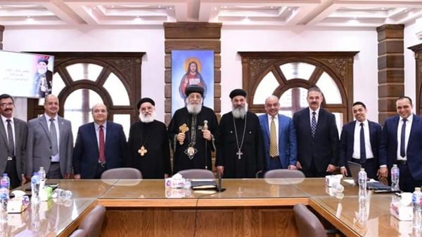 البابا تواضروس ومديري