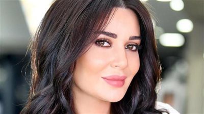 البطل مفاجأة.. سيرين عبد النور تكشف موعد طرح كليب أغنيتها عاملهم عقدة بعد سلسلة تأجيلات