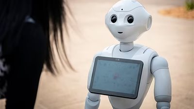 صمم لرعاية المسنين.. أول روبوت بشري لتدريس اليوجا وإلقاء النُكات