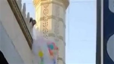 بث مباشر | سقوط شاب من أعلى مسجد الزهراء بسوهاج خلال إلقائه البالونات على المصلين